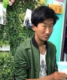 抖音精神小伙男网红吃瓜,精神小伙抖音网红大揭秘！”