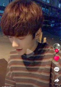 抖音吃瓜男网红是谁,他是谁？为何如此火爆？