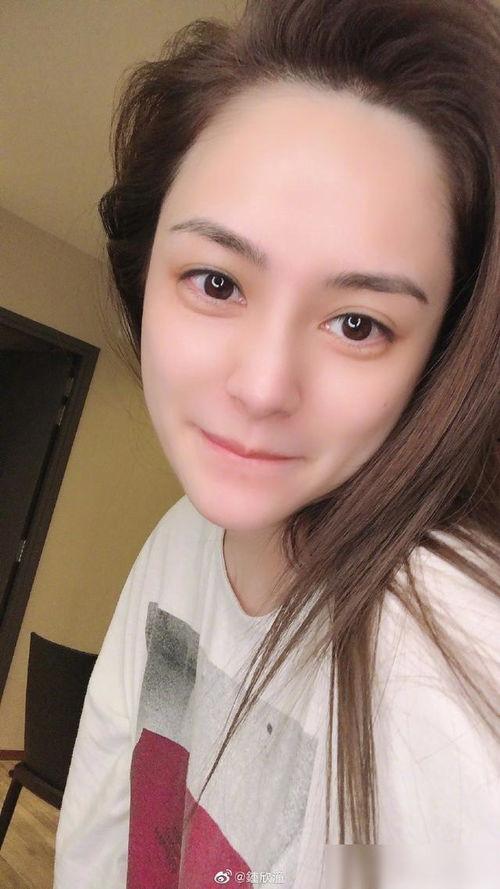 娱乐爆料发自拍,明星自拍大揭秘，瞬间捕捉明星私生活瞬间