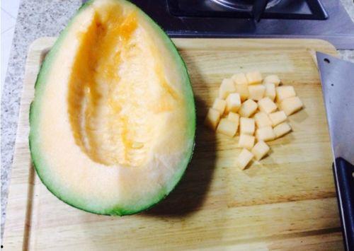 小夫免费吃哈密瓜视频