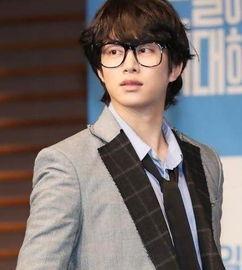 认哥爆料金希澈视频,揭秘明星背后的真实故事