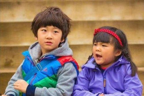 萌娃爆料爸爸亲妈妈视频,萌娃曝光爸爸亲吻妈妈温馨瞬间